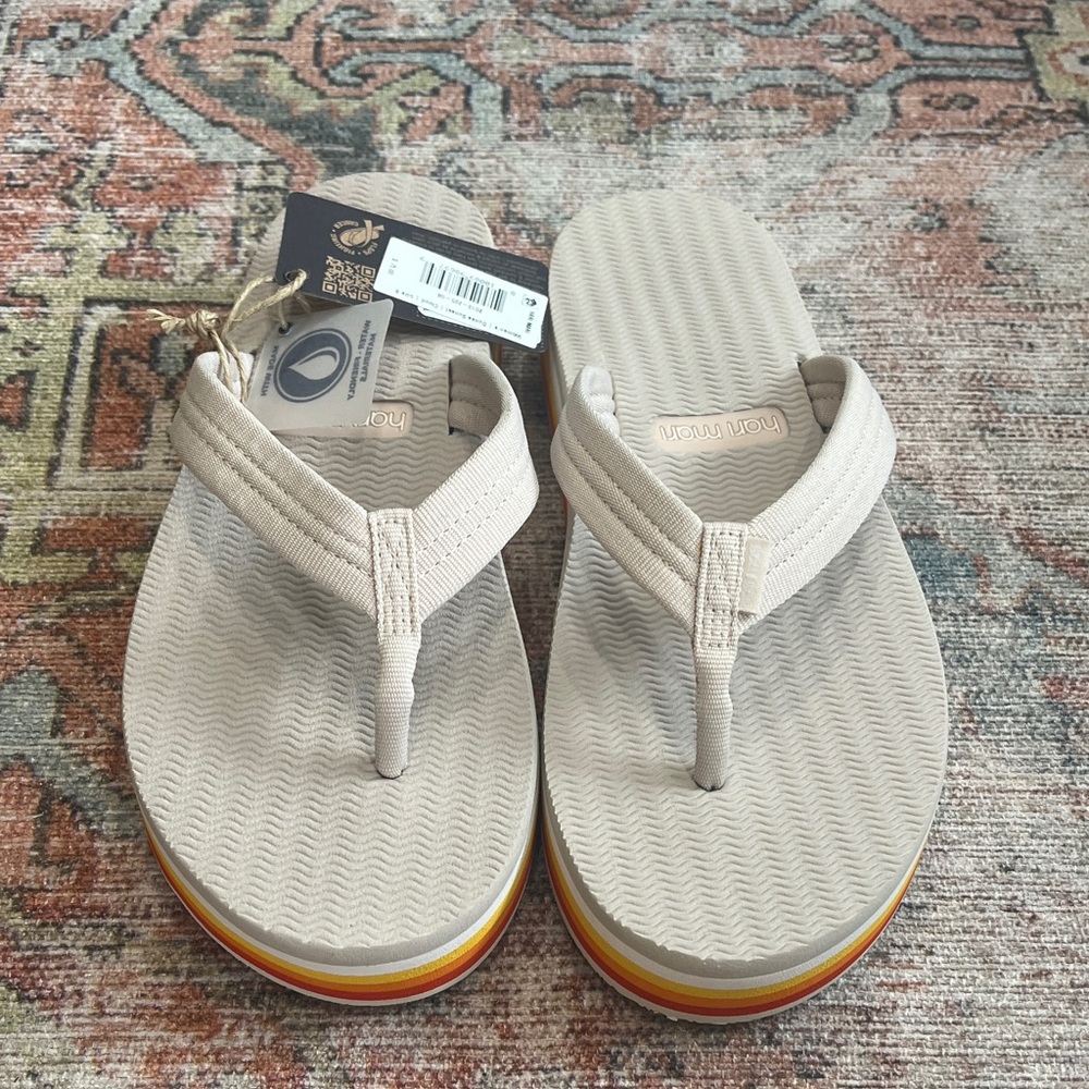 NWT Hari Mari Dune Sunset Cloud flip flop